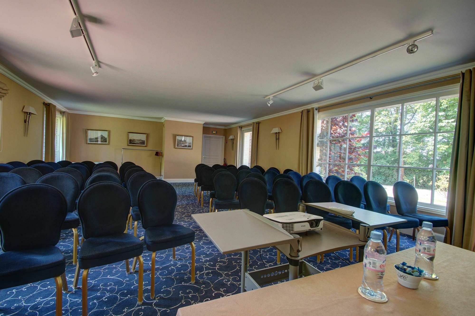 Najeti Hôtel Château Cléry Hesdin-lʼAbbé Esterno foto